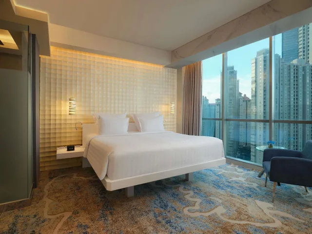 Pullman, Premium, Studio, Suite, King Bed, Central Park View, Sofa, Pullman Jakarta Central Park 4/5