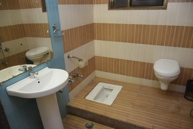 Deluxe, Queen Bed, Hotel Vir Sai 4/6