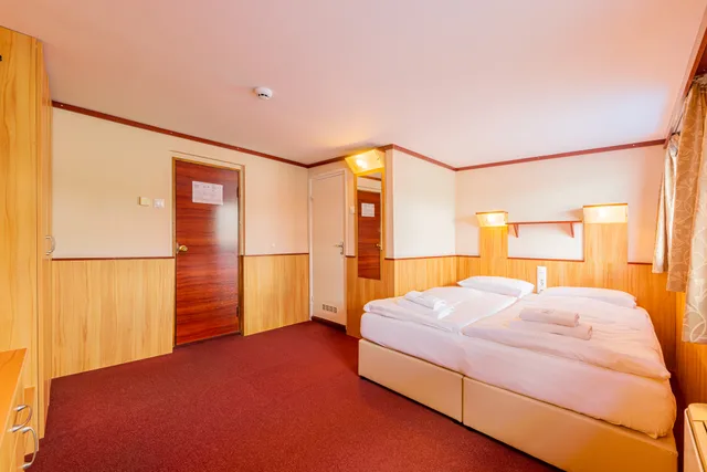 غرفة قياسية بسرير مزدوج أو سريرين منفصلين، Fortuna Boat Hotel 1/2