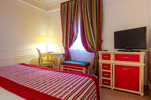 Classic, Double or Twin Bed, Pool View, Grand Hotel Des Bains 7/10