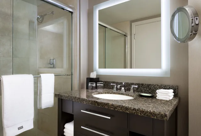 غرفة تقليدية بسرير كينج، Le Westin Montreal 5/8