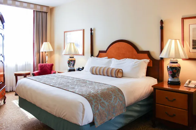 جناح بسرير كينج، Hotel Providence Trademark Collection By Wyndham 1/3