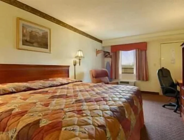 غرفة بسرير كينج، Travelodge by Wyndham Parsippany 4/10