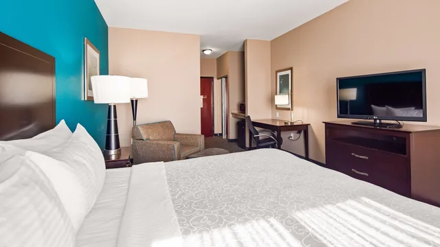 غرفة قياسية بسرير كينج، Best Western Plus Hiawatha Hotel 8/10