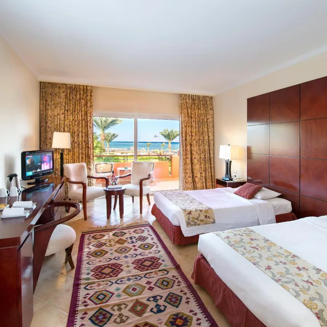 غرفة سوبيريور بسرير مزدوج أو سريرين منفصلين بإطلالة على البحر، Amwaj Oyoun Resort and Spa 2/5