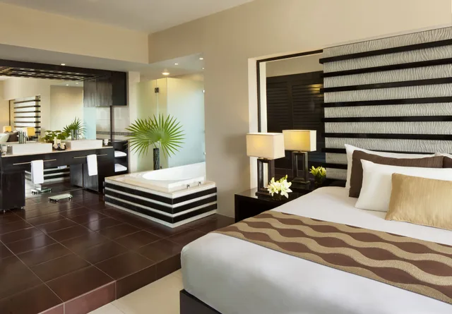 جناح بسرير كينج وسريرين كوين بـ3 غرف نوم، The Fives Beach Hotel - A la Carte All Inclusive 6/8
