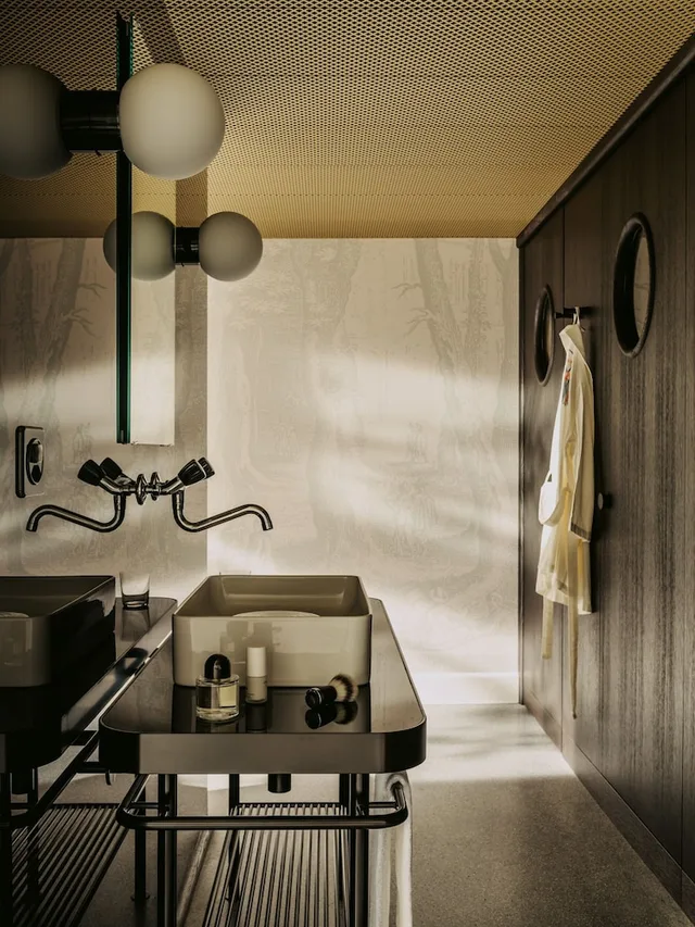 Signature, Design, King Bed, Volkshaus Basel Hotel 3/4