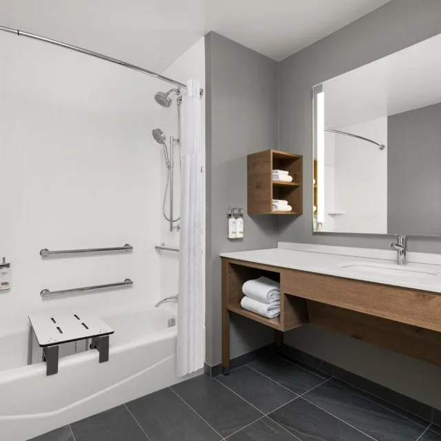 جناح بسرير كوين بغرفة نوم واحدة بحوض استحمام لذوي الإعاقة، Staybridge Suites Orlando Universal Blvd By Ihg 2/2