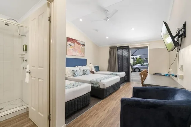 Family, Studio, Queen and Twin Beds, Caboolture Central Motor Inn 3/5