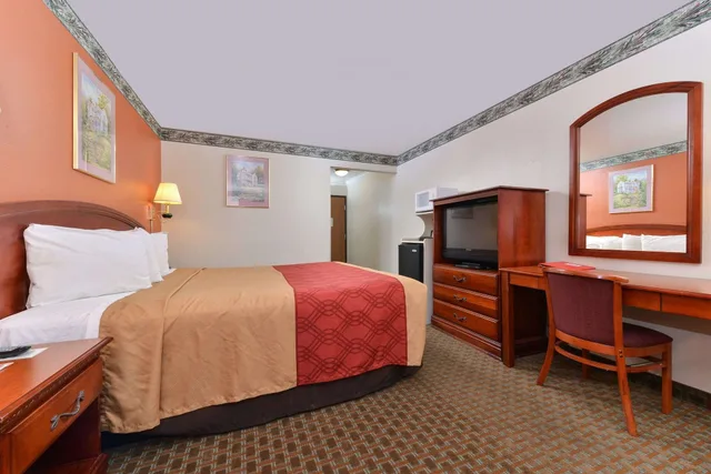 غرفة قياسية بسرير كينج، Econo Lodge Inn & Suites Corning Travel Center 1/4