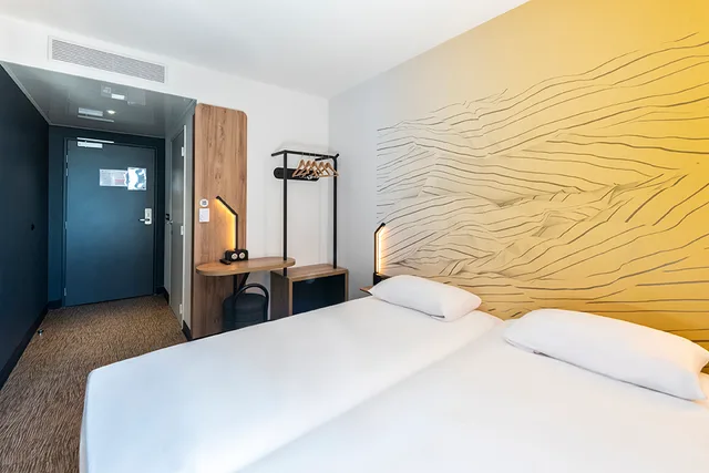 غرفة قياسية بسريرين منفصلين، B&B HOTEL Nice Aeroport Arenas 1/2