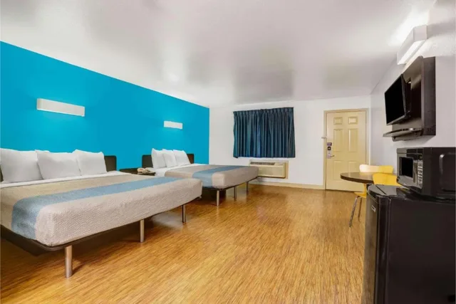 غرفة رباعية بسريرين كينج، Motel6 Anderson, CA - Redding Airport 1/2