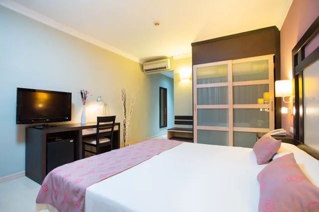 غرفة كومفورت بسريرين منفصلين، Hotel Colon Rambla 7/10