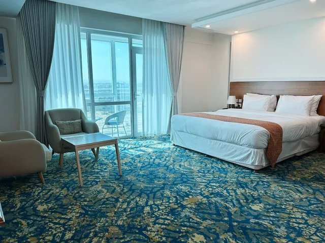 غرفة تنفيذية بإطلالة على البحر بشرفة، Sur Grand Hotel 3/7