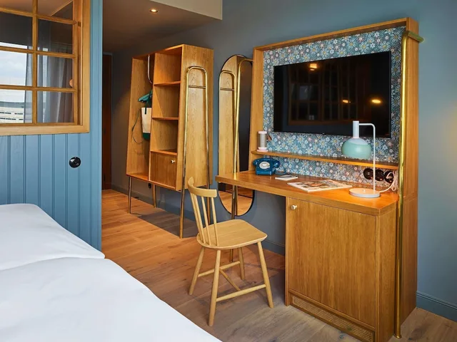 Room, King Bed, Private Garden, Large، 25hours Hotel Copenhagen Paper Island 6/6