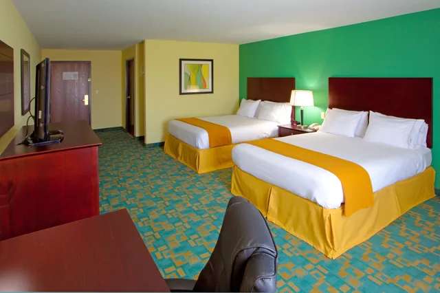 غرفة قياسية بسريرين كوين، Holiday Inn Express Suites Thornburg S Fredericksburg 2/2
