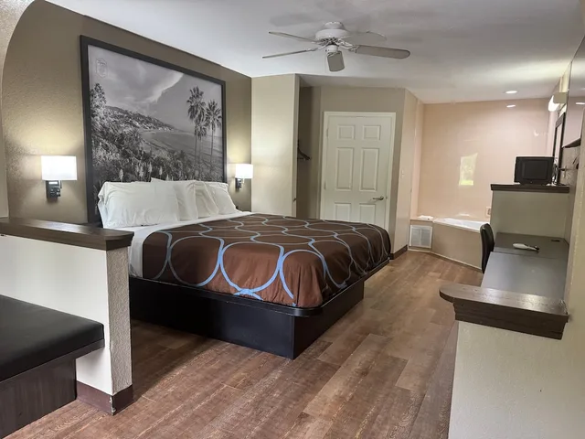 جناح بسرير كينج، Super 8 by Wyndham Moss Point 1/4