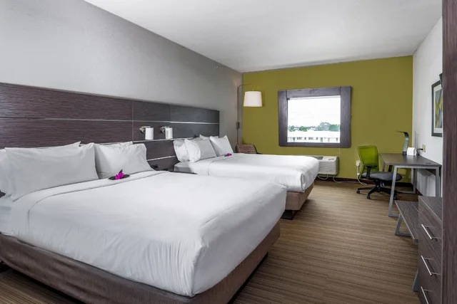 جناح بسريرين كوين، Holiday Inn Express Suites Boynton Beach West 2/7