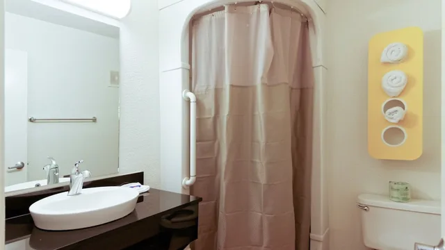 غرفة ديلوكس بسرير مزدوج لذوي الإعاقة، Motel6 Chico, CA 4/5