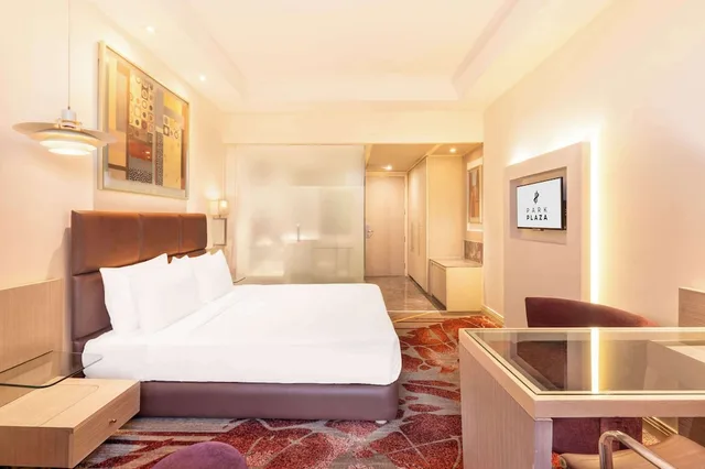 Deluxe, King Bed, Park Plaza Faridabad. 3/4