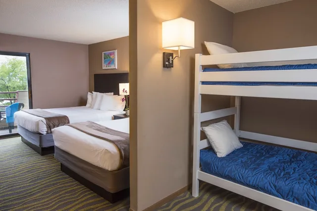 غرفة قياسية بسرير بطابقين وسريرين كوين، Atlantis Family Waterpark Hotel, an Ascend Collection Hotel 5/10