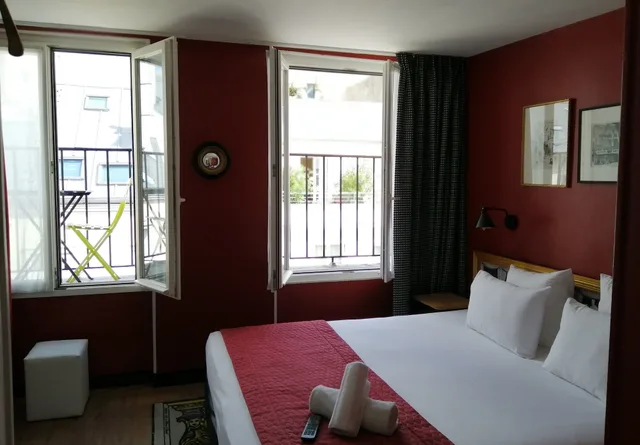 غرفة بسريرين منفصلين بشرفة، Hotel Sacha 4/10