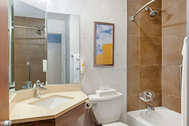 Room, Queen Bed, Accessible, Comfort Inn Monticello 3/3