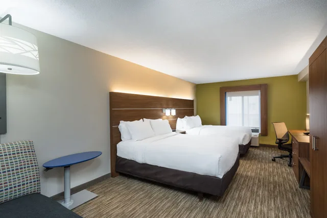 غرفة قياسية بسريرين كوين لذوي الإعاقة، Holiday Inn Express Hotel Suites Louisville East 1/8