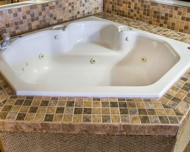 جناح بسرير كينج، Quality Inn & Suites Kimberly - Appleton East 3/3
