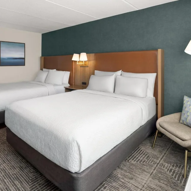 Room, 2 Queen Beds, Pool Side، Holiday Inn South Kingstown (Newport Area) 1/2