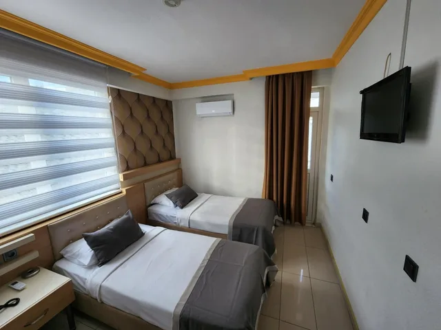 غرفة قياسية ثلاثية، Gunduz Otel 5/9