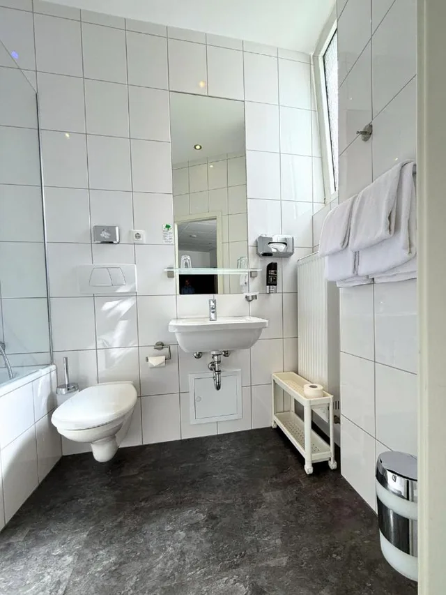 غرفة رباعية، TOP Hotel Hohenstaufen 8/8
