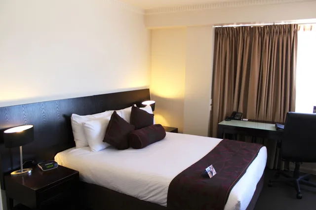 Executive Queen, Hotel Grand Chancellor Adelaide 1/6