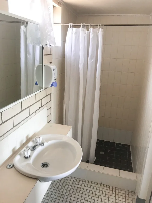 غرفة ديلوكس رباعية بسرير كوين وسرير فردي، TROPICAL GATEWAY MOTOR INN 3/4