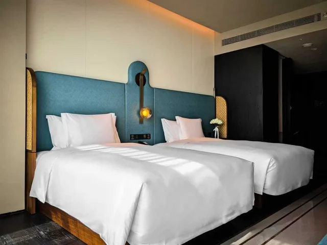 غرفة قياسية بسريرين مزدوجين، Hotel Indigo Zhuhai Xiangzhou by IHG 2/9