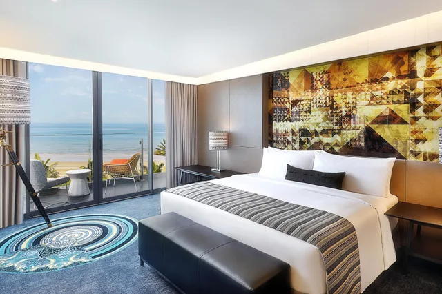 Superior, King Bed, Sea View, Balcony, Smoking, W Muscat 4/5
