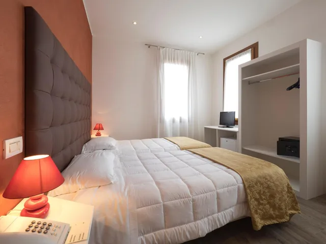 Room, Twin Beds, Villa Braida 3/7