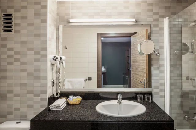 جناح جونيور بسرير كوين، Aqua Hotel Bertran - Adults Only 5/7