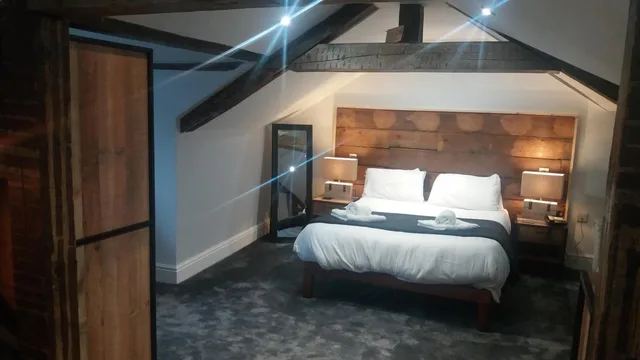Deluxe, Suite, Wortley Hall 1/10