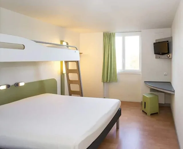 Room, Triple, Double and Bunk Bed, Ibis budget Lorient Hennebont 1/7