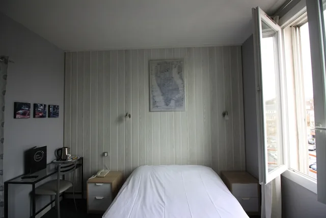 غرفة بسرير مزدوج بإطلالة على المرفأ، L Univers Hotel 3/9