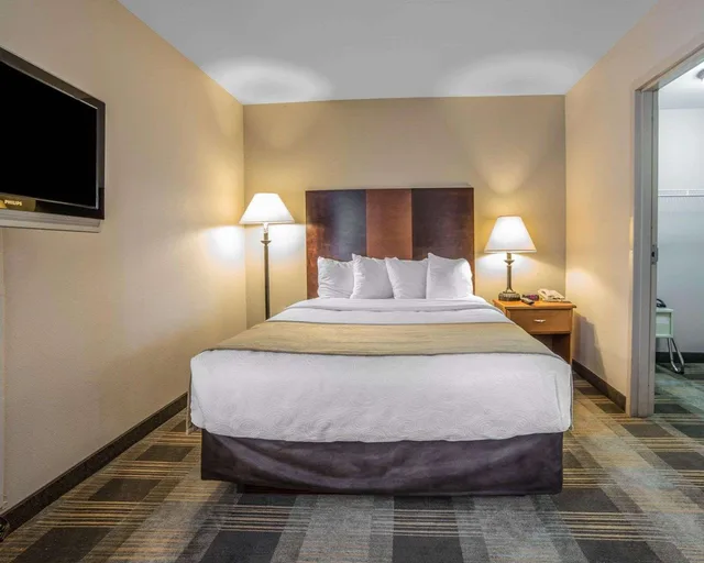 Efficiency, Suite, Queen Bed, Accessible، MainStay Suites Casper 2/2