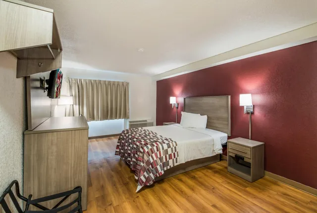 غرفة بسرير كوين لذوي الإعاقة، Red Roof Inn Rochester Airport 1/7