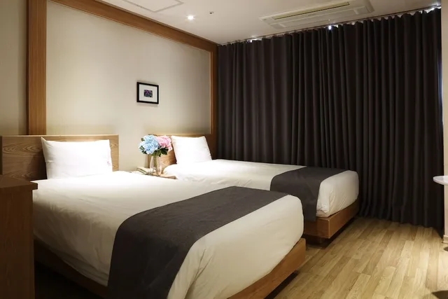 Standard, Twin Beds, The Hotel Yeong Jong 2/5
