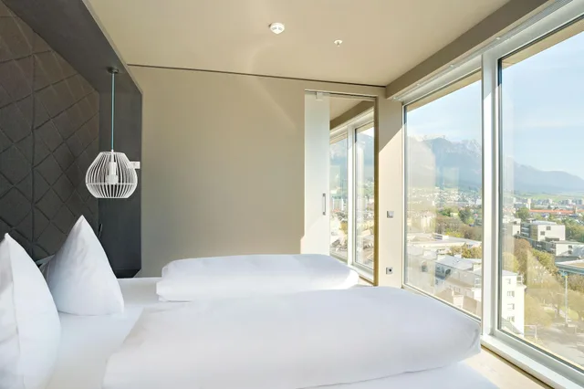 جناح، Adlers Hotel 1/2