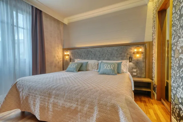 Deluxe, Suite, Partial Lake View, Balcony, Palazzo Della Scala 1/5