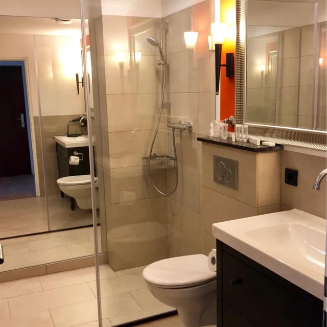 غرفة رباعية، Hotel Ramor 2/3