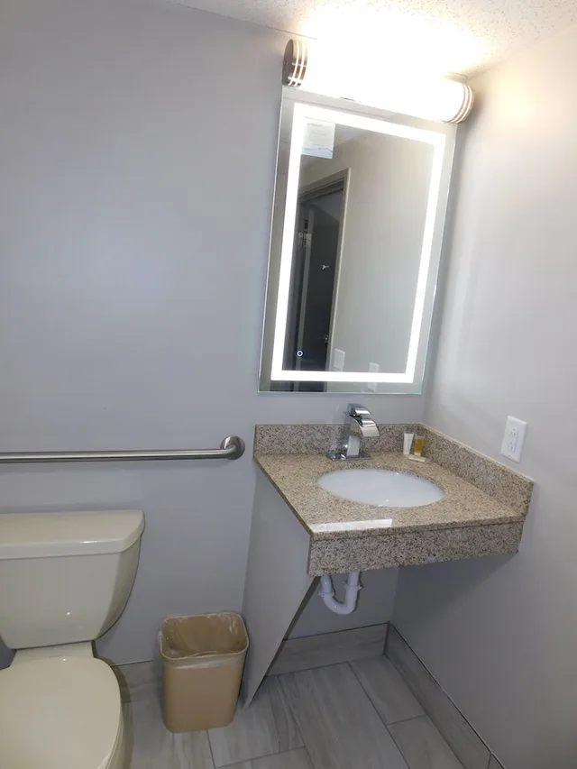 غرفة بسرير كينج لذوي الإعاقة، Days Inn by Wyndham Effingham 6/9