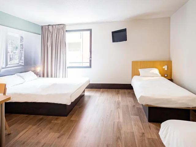 Family, Queen and Twin Beds, B&B Hotel Mulhouse Centre 1/1