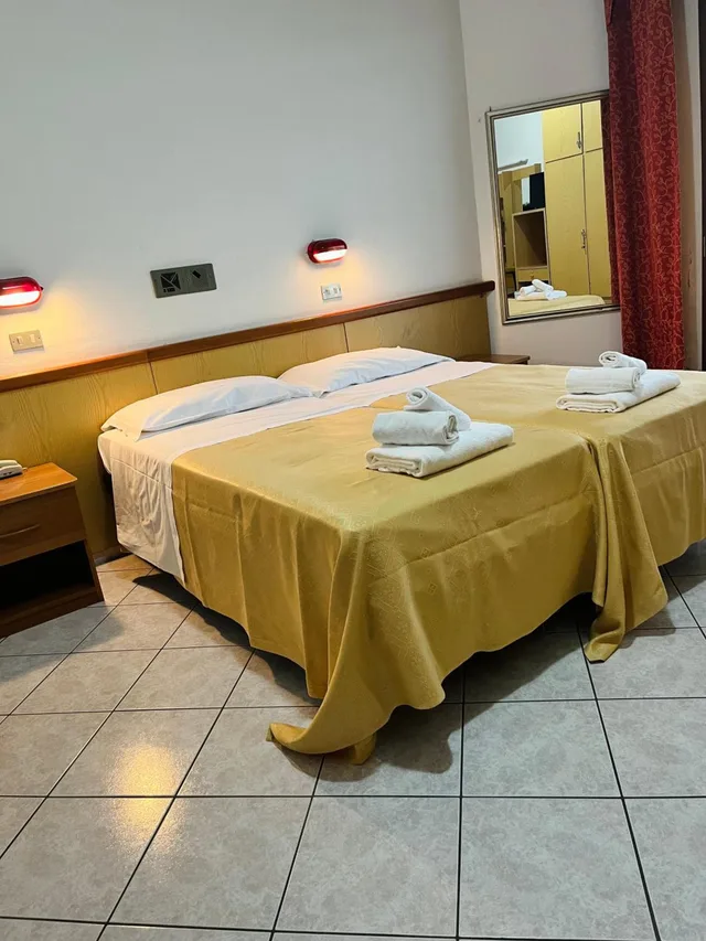 غرفة بسرير مزدوج بشرفة، Hotel Columbia Frontemare 3/10